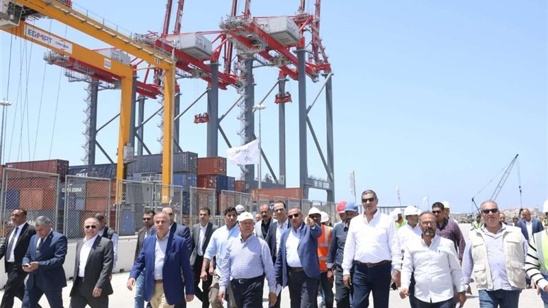 جولة وزير النقل بميناء