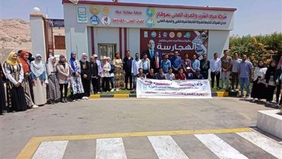 55 طالبًا من جامعة سوهاج يزورون المشروعات القومية