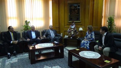 رئيس جامعة المنيا يستقبل وفد الوكالة الأمريكية للتنمية الدولية