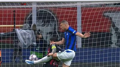 ميلان تقسو علي إي سي ميلان بهدفين دون رد