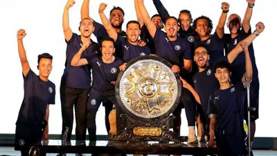 بيراميدز يتوج بأول نسخة من بطولة دوري الساق الواحدة في احتفالية كبيرة