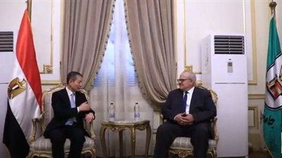 رئيس جامعة القاهرة يبحث مع سفير الصين تعزيز سبل التعاون البحثي
