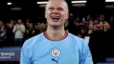 هالاند يتوج بجائزة لاعب العام في الدوري الإنجليزي