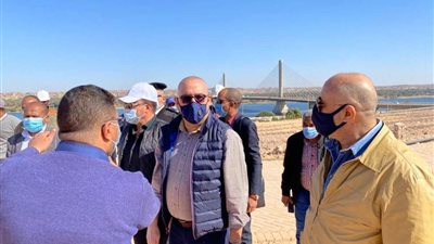 وزير الإسكان ومحافظ أسوان يتفقدان مشروعات الشريط النهرى السياحى