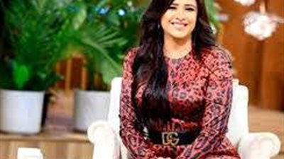 ياسمين عبد العزيز تستعد لتأدية مناسك العمرة (صور)