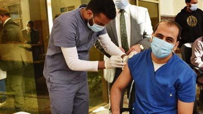 بدء تطعيم الطواقم الطبية بلقاح كورونا في الأقصر وبورسعيد
