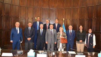 رئيس جامعة الإسكندرية يستقبل وفد فرنسي لبحث سبل التعاون