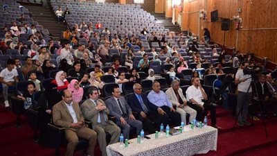 مركز التعليم المدمج بجامعة سوهاج يحتفل بتخرج طلاب الدفعة الثانية من برنامج العلوم العربية