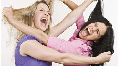 أبرزها التحكم بالانفعالات.. طرق للتعامل مع الصديق العنيد