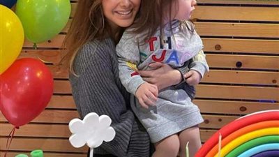 نانسي عجرم توجه رسالة حب لابنتها في عيد ميلادها.. شاهد