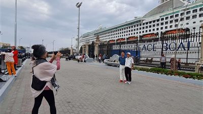 ميناء بورسعيد السياحي يستقبل السفينة السياحية Pacific world أشهر الفنادق العائمة