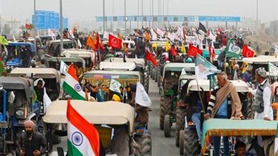 الشرطة الهندية تحفر الخنادق وتأمن العاصمة بالأسلاك الشائكة.. ما القصة؟