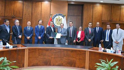 وزير البترول يمنح الرخصة الأولى في خدمة مزاولة الشركات العالمية لتموين السفن بالوقود