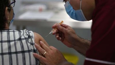 الصحة تكشف موعد تلقي كبار السن لقاح كورونا