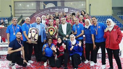 الخطيب يهنئ لاعبات الأهلي بدوري السوبر للسلة