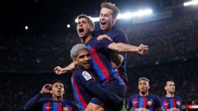 برشلونة يسحق إسبانيول بثلاثية بالشوط الأول