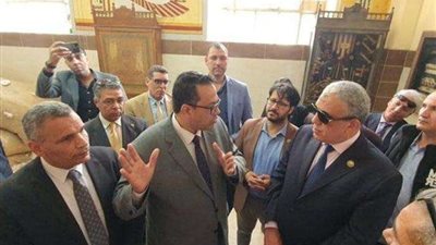 وفد من النواب يزور قسم الغزل والنسيج بمدرسة الشهيد خالد دبور بالمحلة