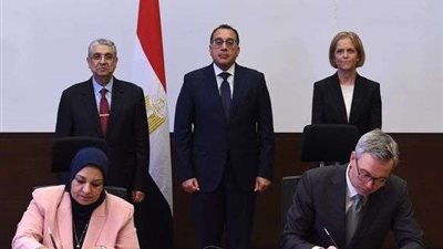 مدبولي يشهد توقيع مذكرة تفاهم لبدء دراسة مشروع الربط الكهربائي