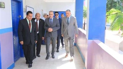 محافظ سوهاج يتفقد لجان امتحانات الشهادة الإعدادية