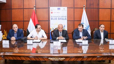 رئيس هيئة ميناء دمياط يوقع مذكرة تفاهم مع عدد من كبرى الشركات العاملة بالميناء