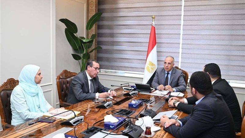 اجتماع وزير الري