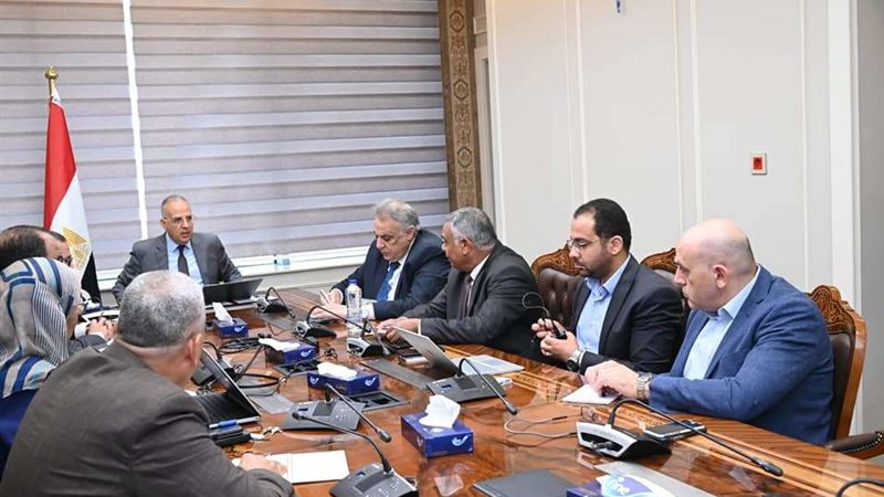 اجتماع وزير الري