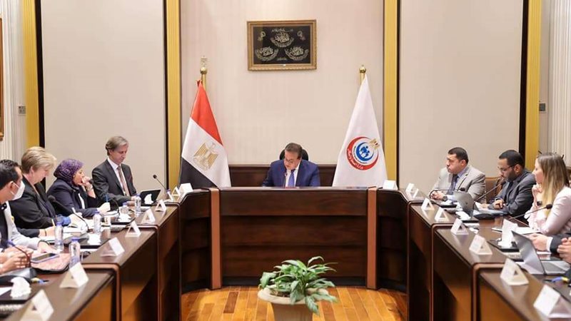 اجتماع وزير الصحة