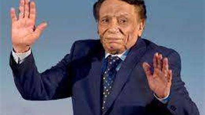 أشرف زكي يكشف أخر تطورات الحالة الصحية لـ عادل إمام