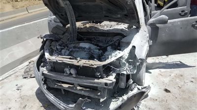 السيطرة على حريق سيارة أعلى الطريق الدائري وإصابة قائدها