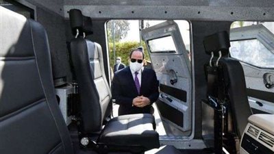 الرئيس السيسي يتفقد عددا من النماذج للمركبات المدرعة بعد تطويرها.. صور