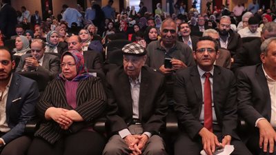 البلشي عن الكاتب الصحفي محمد العزبي: هو نموذج متفرّد بشكل كبير مازال قادرًا على العطاء