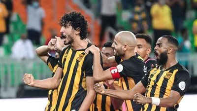 الإتحاد السعودي يتقدم على الهلال في الشوط الأول