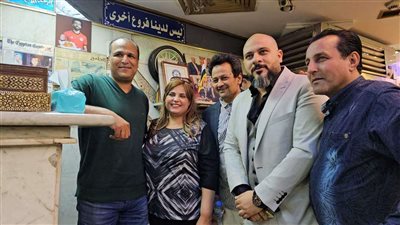 وفاء مكي وزحام شديد لحظة وصولها بمنطقة وسط البلد بعد ازمتها الاخيرة