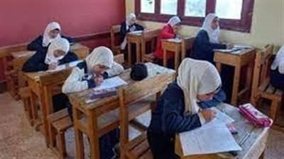 محافظ القاهرة يتابع امتحانات الترم الثاني لطلاب الشهادة الإعدادية