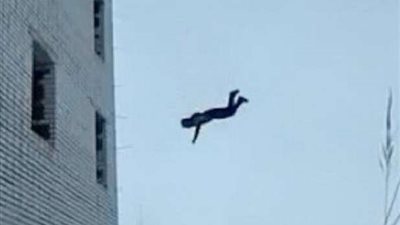 إثر اختلال توازنه.. مصرع حلاق سقط من أعلى سطح عقار بأكتوبر