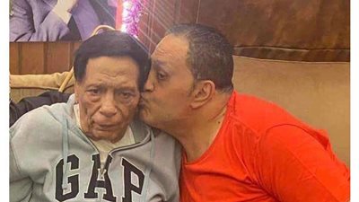 خالد سرحان يشارك جمهوره بصورة مع الزعيم