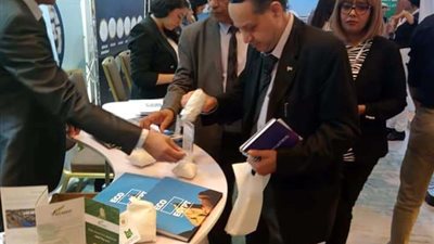 البيئة تشارك بفعاليات مؤتمر «التميز في الصيدلة» بصيدلة القاهرة