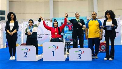 محافظ الشرقية يُهنئ ريحاب أحمد بطلة رفع الأثقال