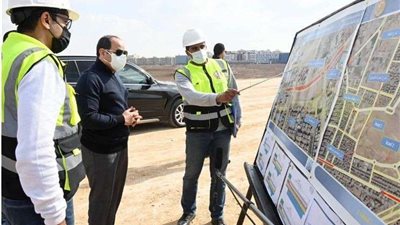 صفحة الرئيس تستعرض جانبا من تفقد السيسى لمشروع مركز النقل المتكامل