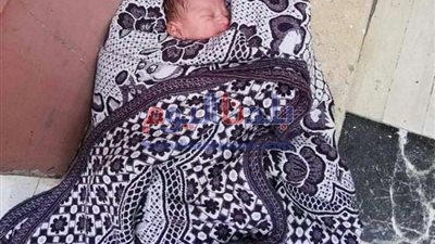 العثور على طفلة رضيعة ملقاة أمام منزل بالخانكة