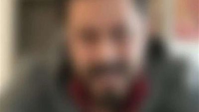 فنان شهير: زوجتي تعرضت لمضايقات أثناء مرضي
