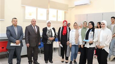 رئيس جامعة الدلتا التكنولوجية يشهد المشاريع التطبيقية للطلاب