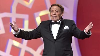 لم تكن صدفة أو مفاجأة.. كواليس ترتيبات مداخلة الزعيم عادل إمام مع الإعلامي شريف عامر