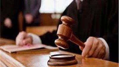 محاكمة زوج وزوجته بعد عرض طفلتهما للبيع عبر الفيس بوك.. تفاصيل