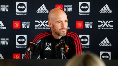 مؤتمر تين هاج: لقد تدرب رافائيل فاران وهو متاح للمباراة