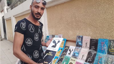 من أُمّي لبائع كتب وقارئها.. حكاية 