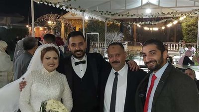 أسامة العربي يقدم التهانى لـ أحمد وأميرة على الزفاف السعيد