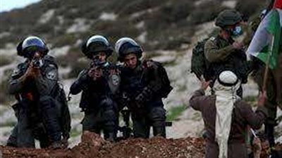 قوات الاحتلال تواصل الحصار بقرية 