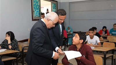 بعد تسريب امتحان الدراسات.. وزير التعليم يزور محافظة الدقهلية لمتابعة الامتحانات