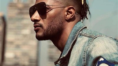 محمد رمضان يغازل نيللي كريم خلال كواليس فيلمهم الجديد